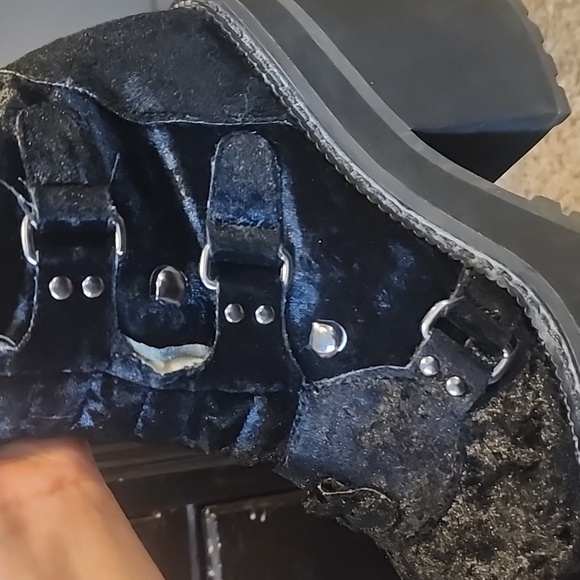 Velvet Moon Platforms - Picture 9 of 9